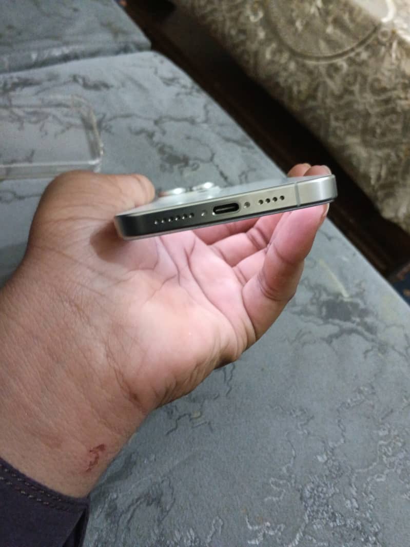 Apple iPhone 15 Pro Max 1