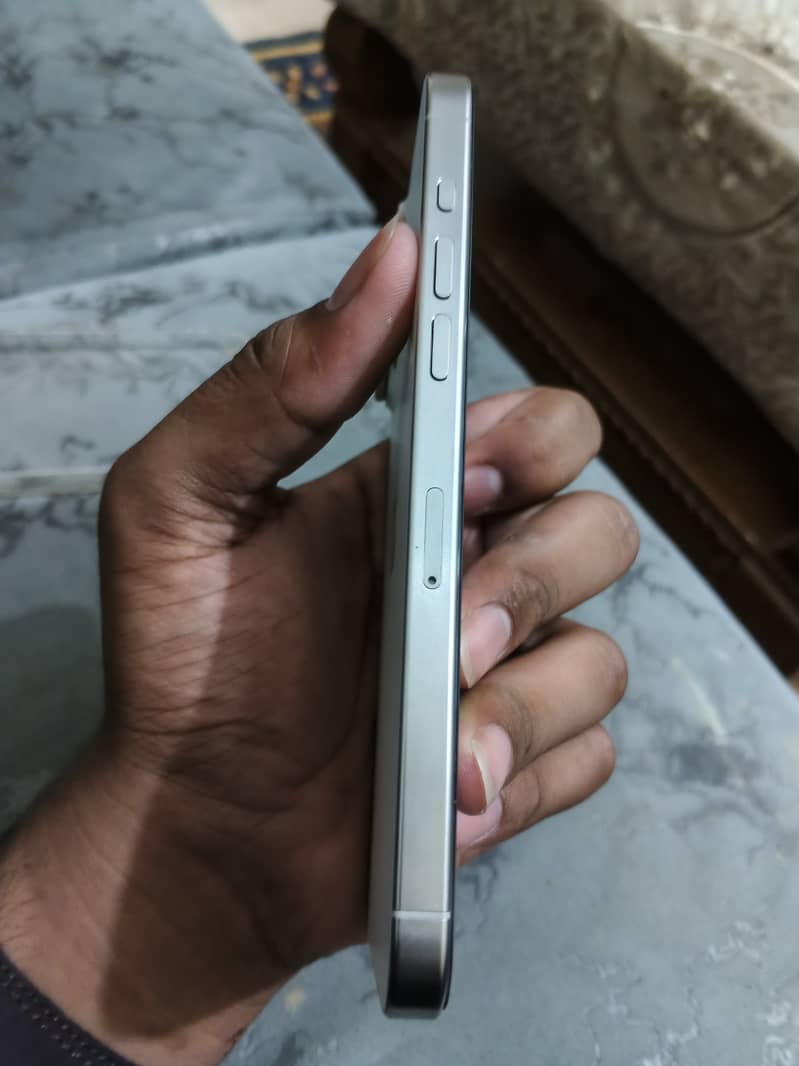 Apple iPhone 15 Pro Max 2