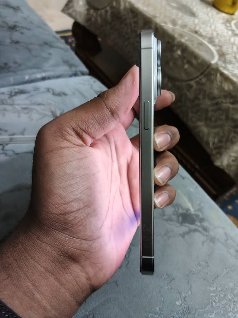 Apple iPhone 15 Pro Max 3