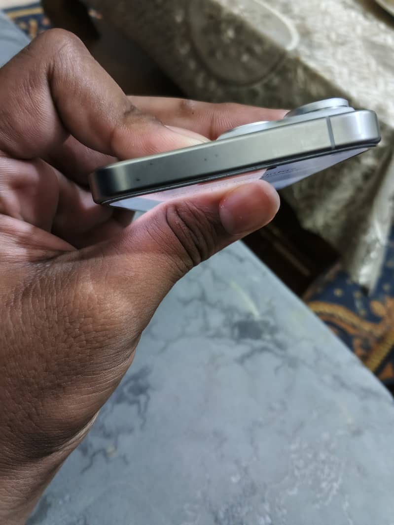 Apple iPhone 15 Pro Max 4