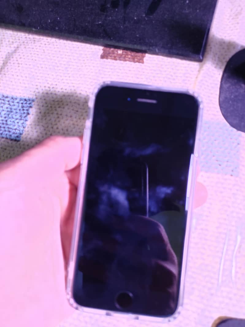 Apple iPhone 7 1
