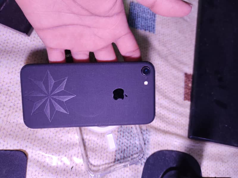 Apple iPhone 7 2