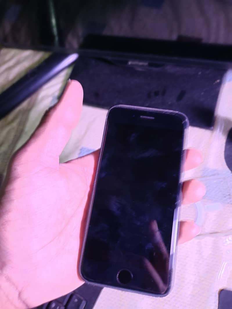 Apple iPhone 7 3