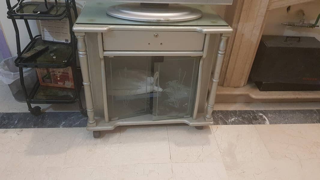 TV TABLE 0
