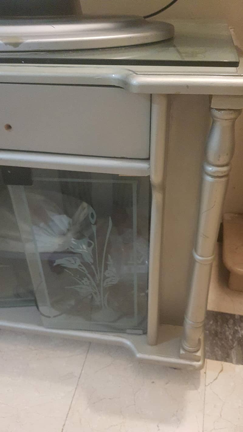 TV TABLE 2