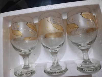 Water set comprising tumblers and jug