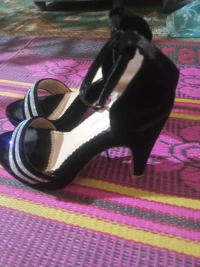 black velvet fancy heels size 7