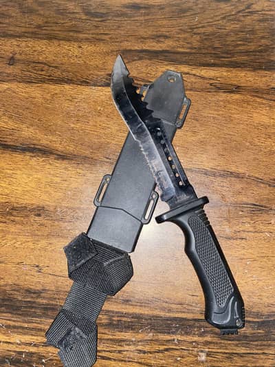 Hunting knife.