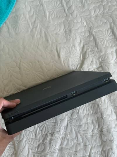 Ps4 slim 1TB
