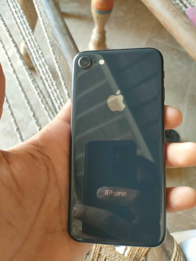 Apple iPhone 8 3