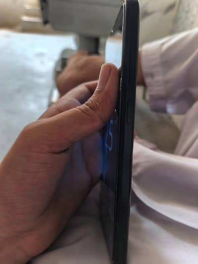 phone billul ok hai koi masla ni hai. . 4 64 gb hai