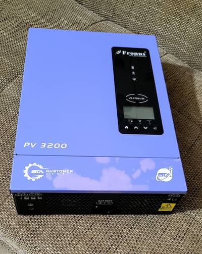 fronus 3kw Hybrid solar inverter ups 24volt no fault 100%ok
