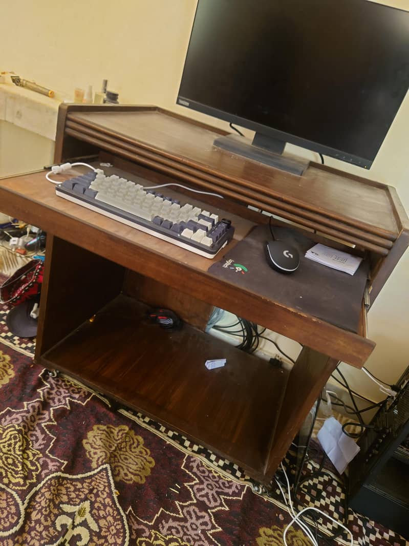 Solid Wood Computer Table / PC Desk with Keyboard Tray 1