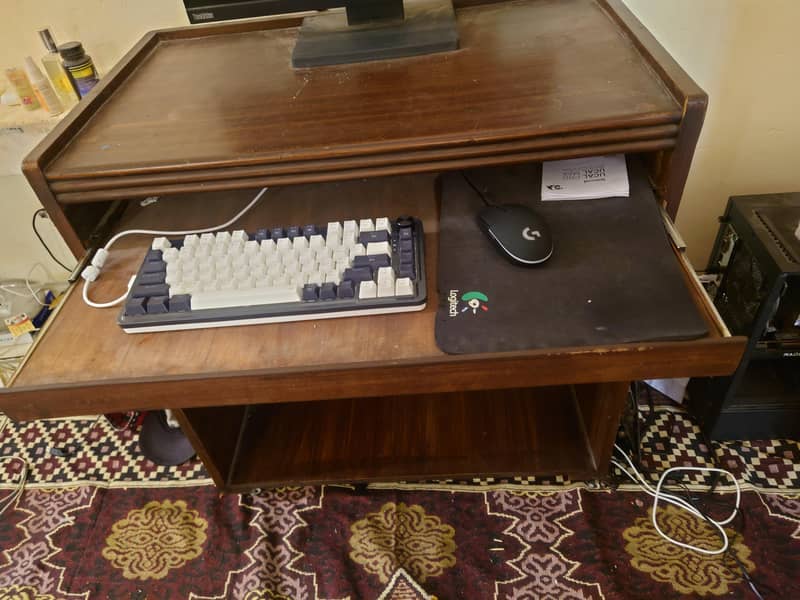 Solid Wood Computer Table / PC Desk with Keyboard Tray 2