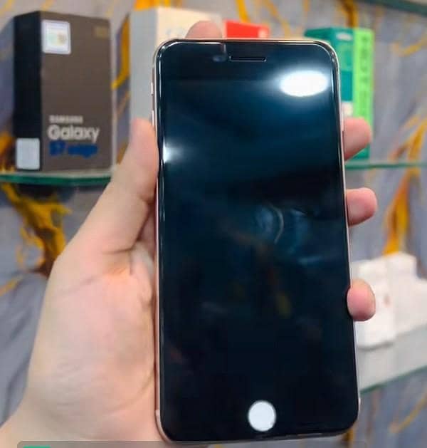 Apple iPhone 8 Plus 4
