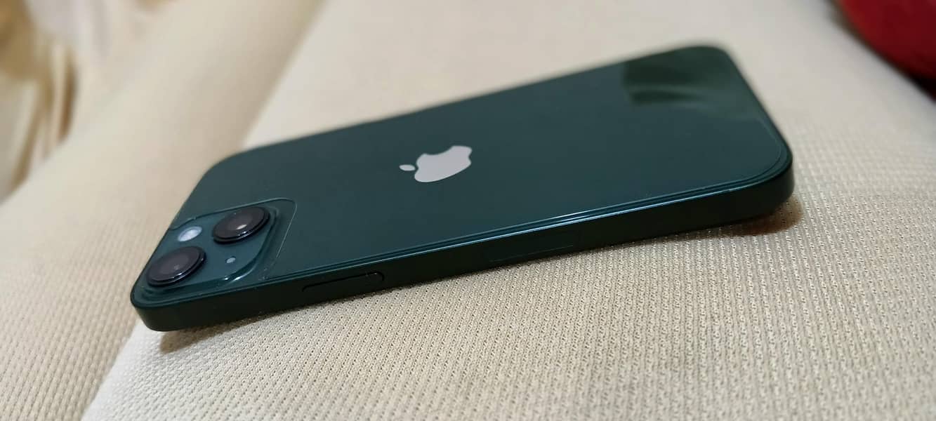 iPhone 13 4