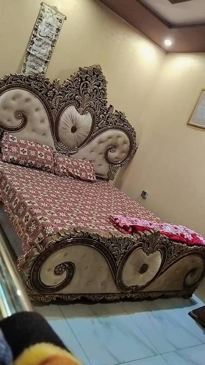 Heavy Carving King Size Bed Set with side table and dressing table