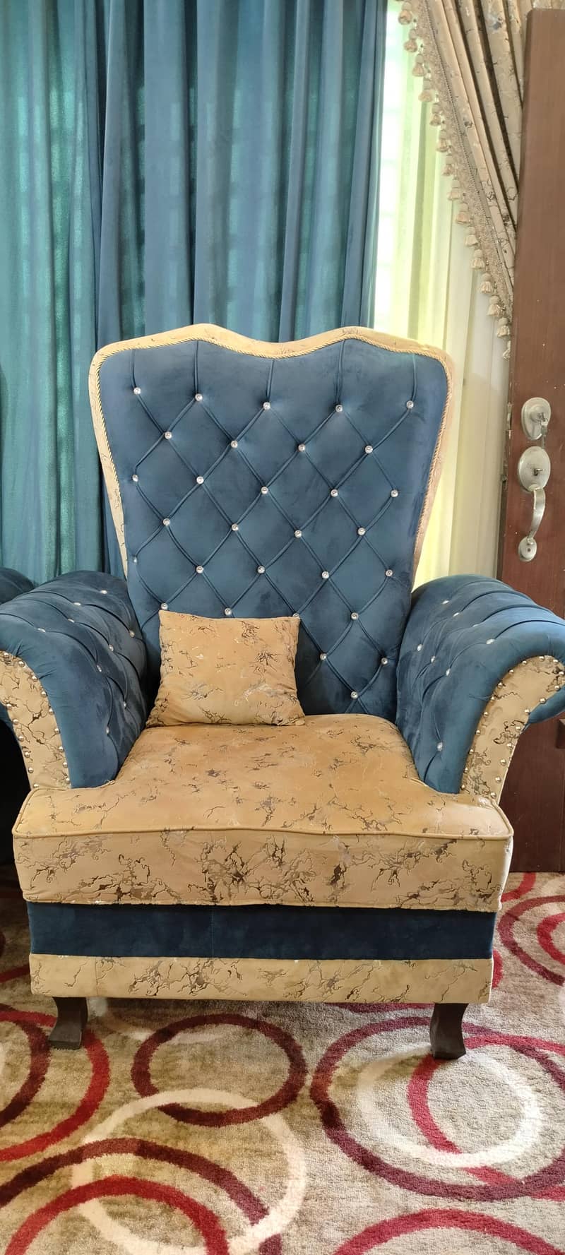 crown style Sofa 1