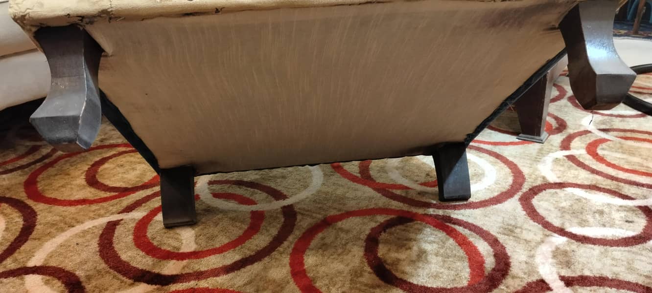 crown style Sofa 4