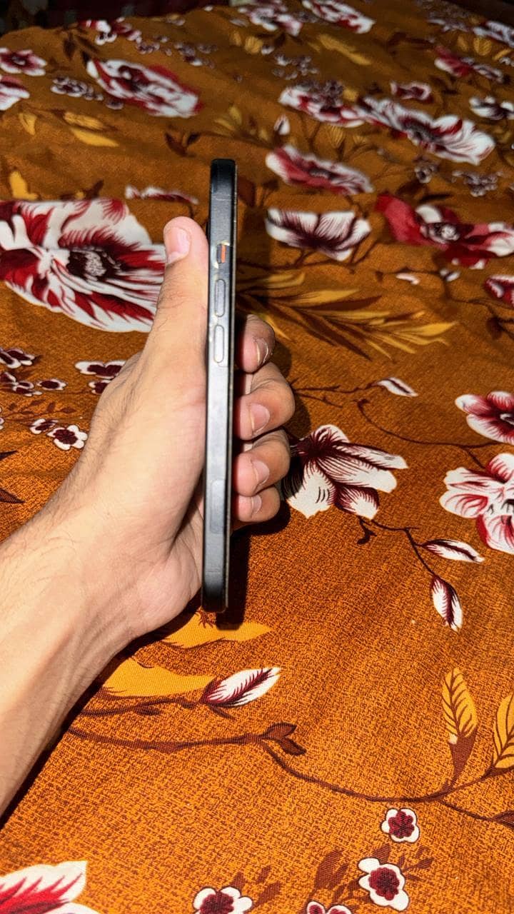 Apple iPhone 15 2