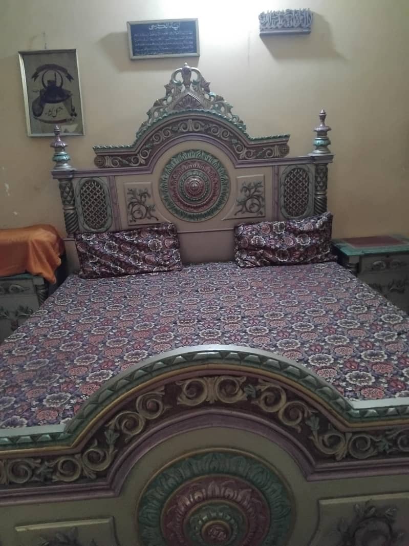 Bed set with dressing table 0
