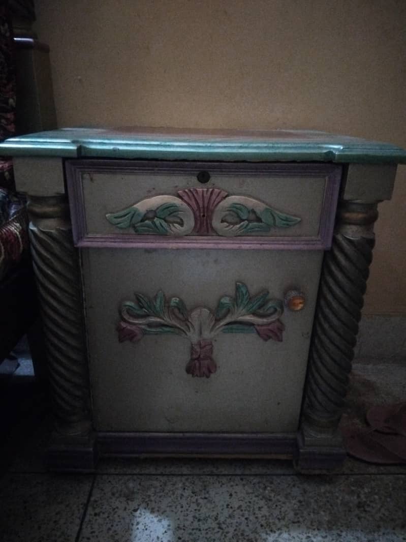 Bed set with dressing table 1