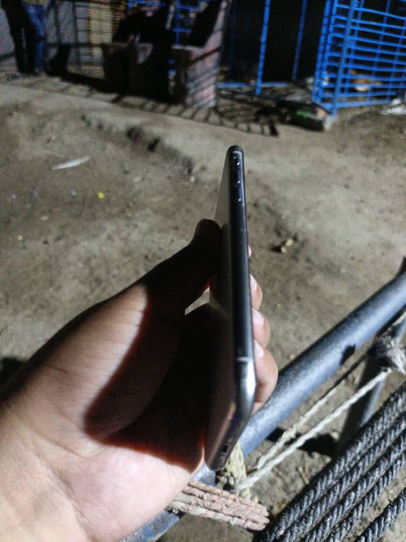 Apple iPhone X 3