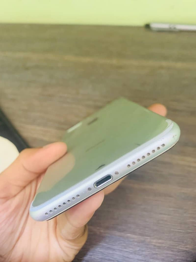Apple iPhone 7 Plus 5