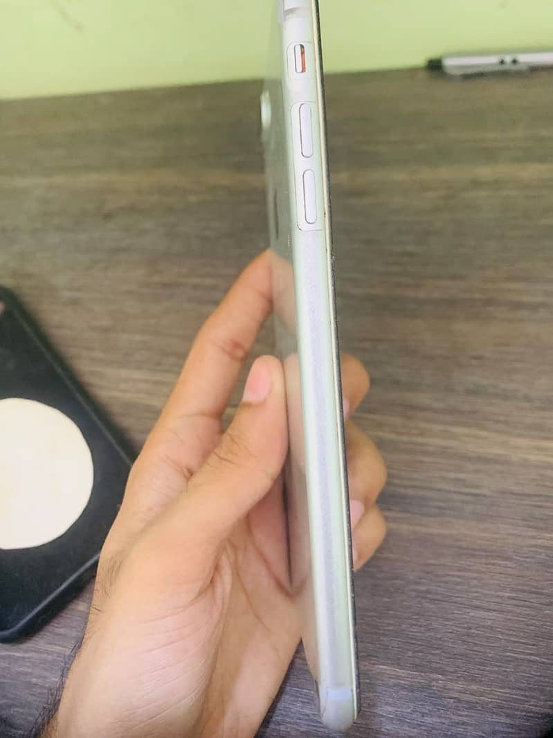 Apple iPhone 7 Plus 6