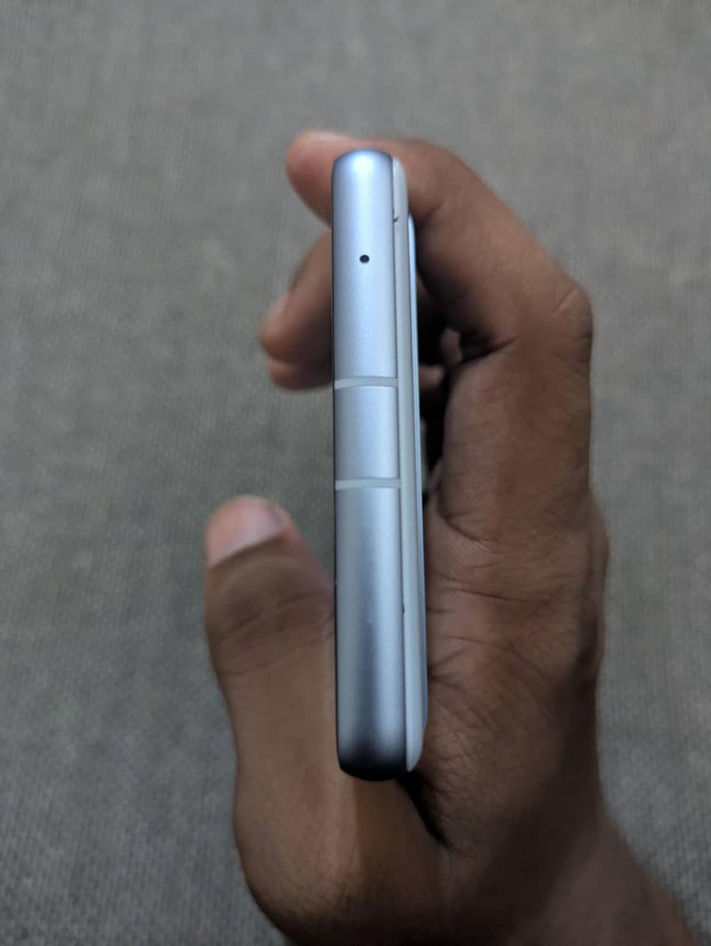 Google Pixel 7a 4