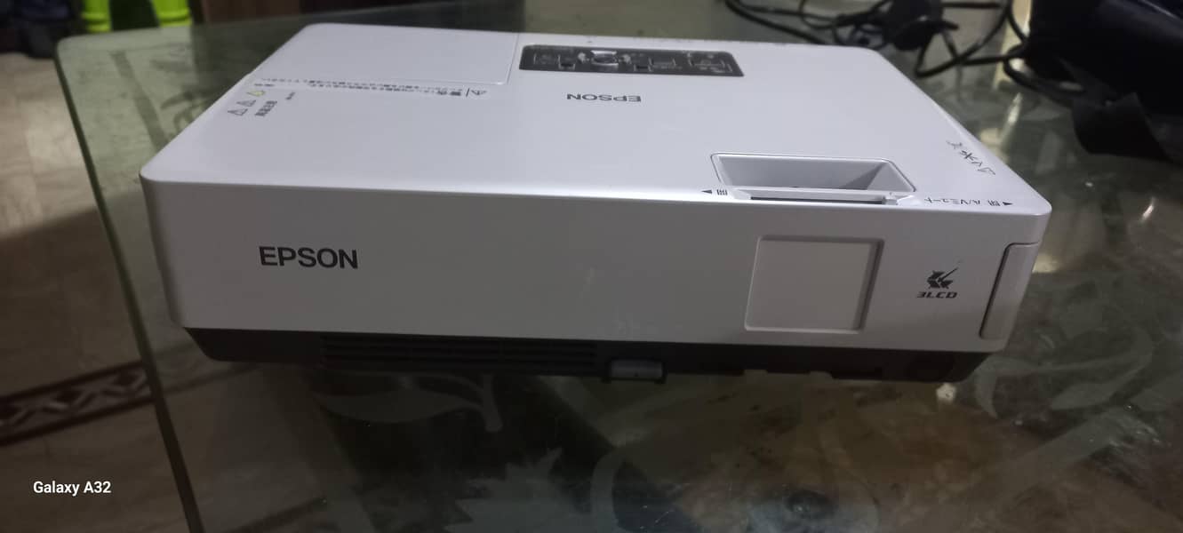Multimedia Projector EPSON 2