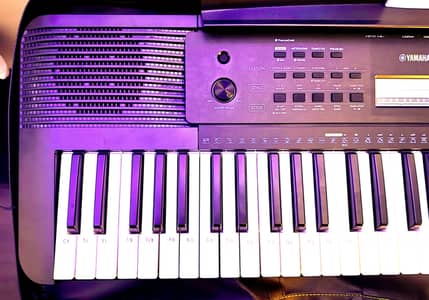 Yamaha PSR-E273 Digital Keyboard | 10/10 Condition | With Stand,Cover