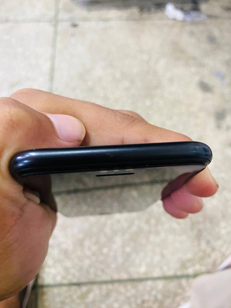 Apple iPhone SE 8