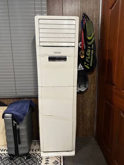 2 Ton Gree AC Cabinet (10/10 Condition)