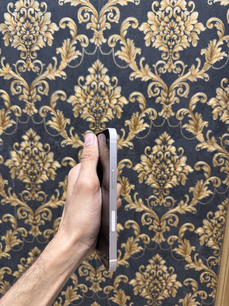 Apple iPhone 13 2