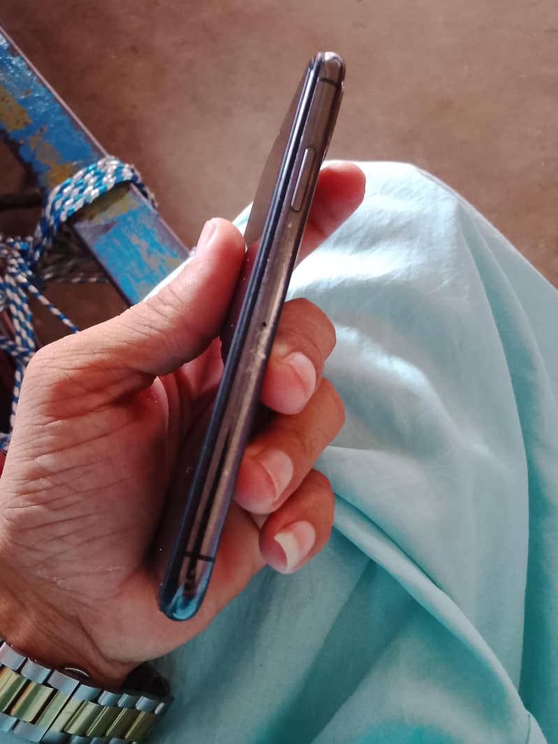 Apple iPhone X 5