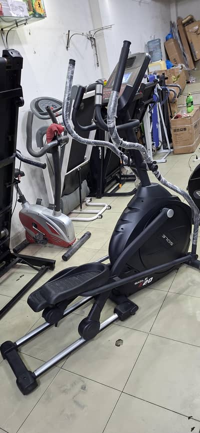 Sole E20 Elliptical Cross Trainer Machine
