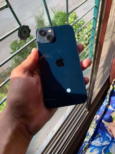 Apple iPhone 13