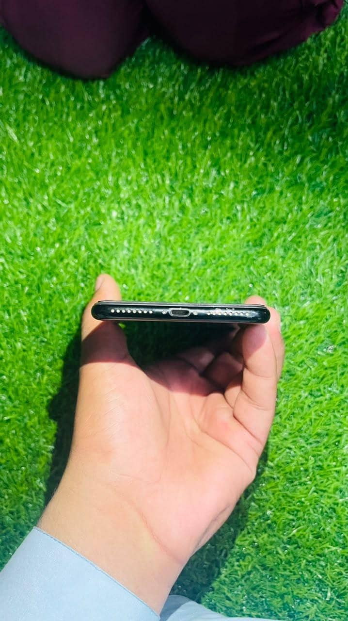 Apple iPhone 7 Plus 1
