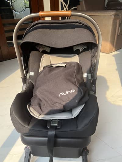 Nuna PIPA Infant Car Seat with Base – Excellent Condition