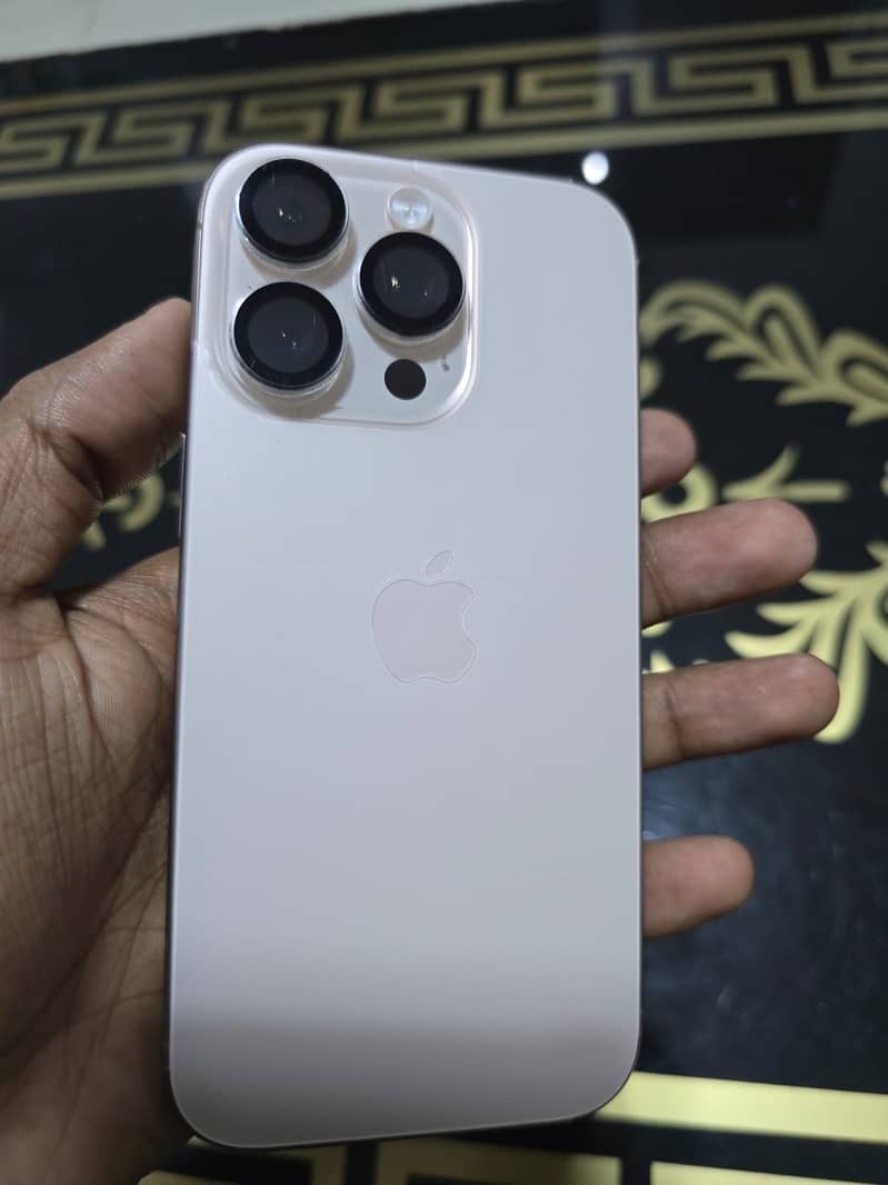 Apple iPhone 16 Pro 0