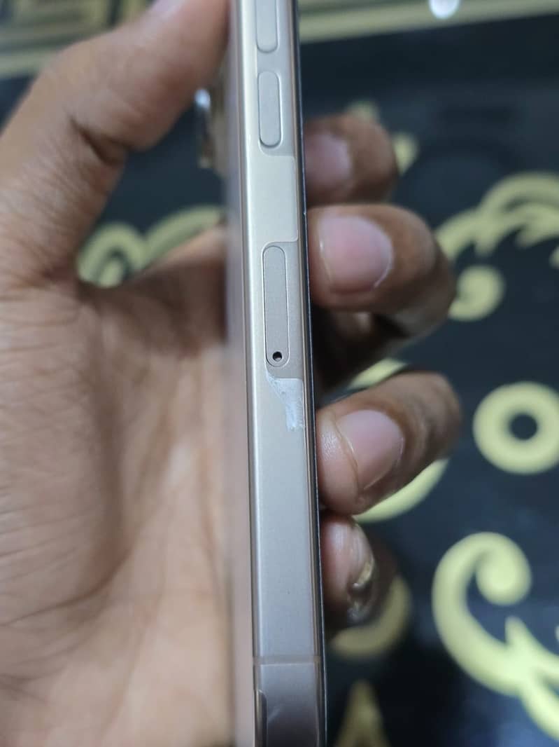 Apple iPhone 16 Pro 4