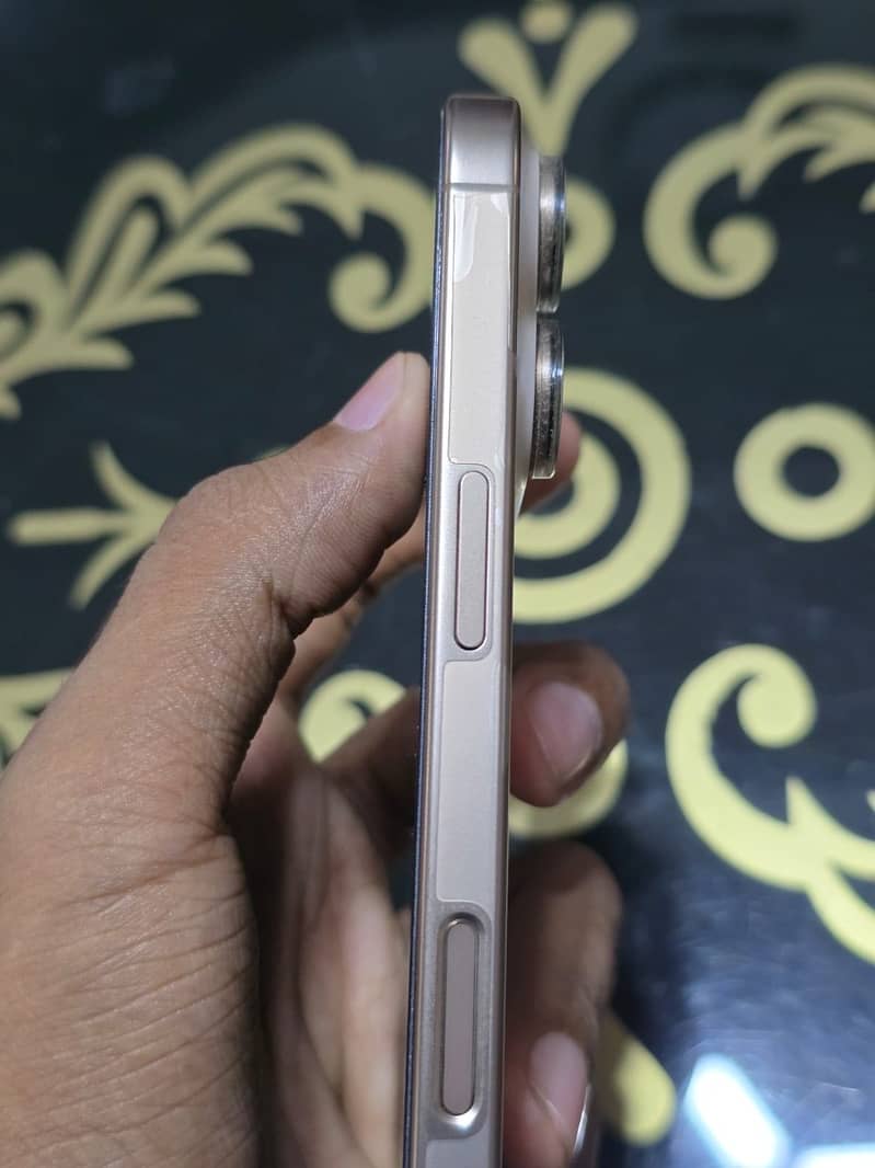 Apple iPhone 16 Pro 7