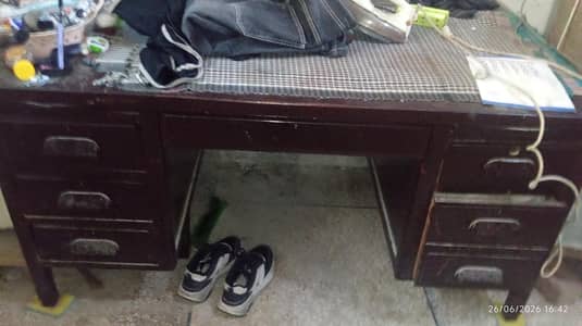 A table is for sale