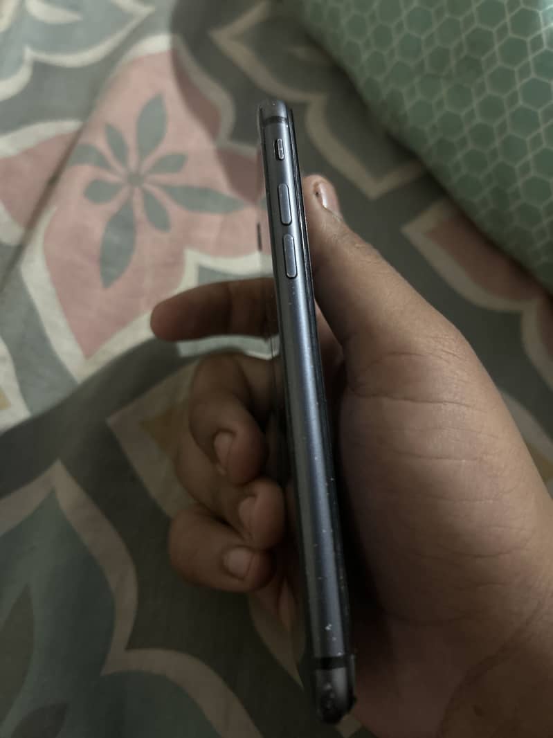 Apple iPhone 8 3