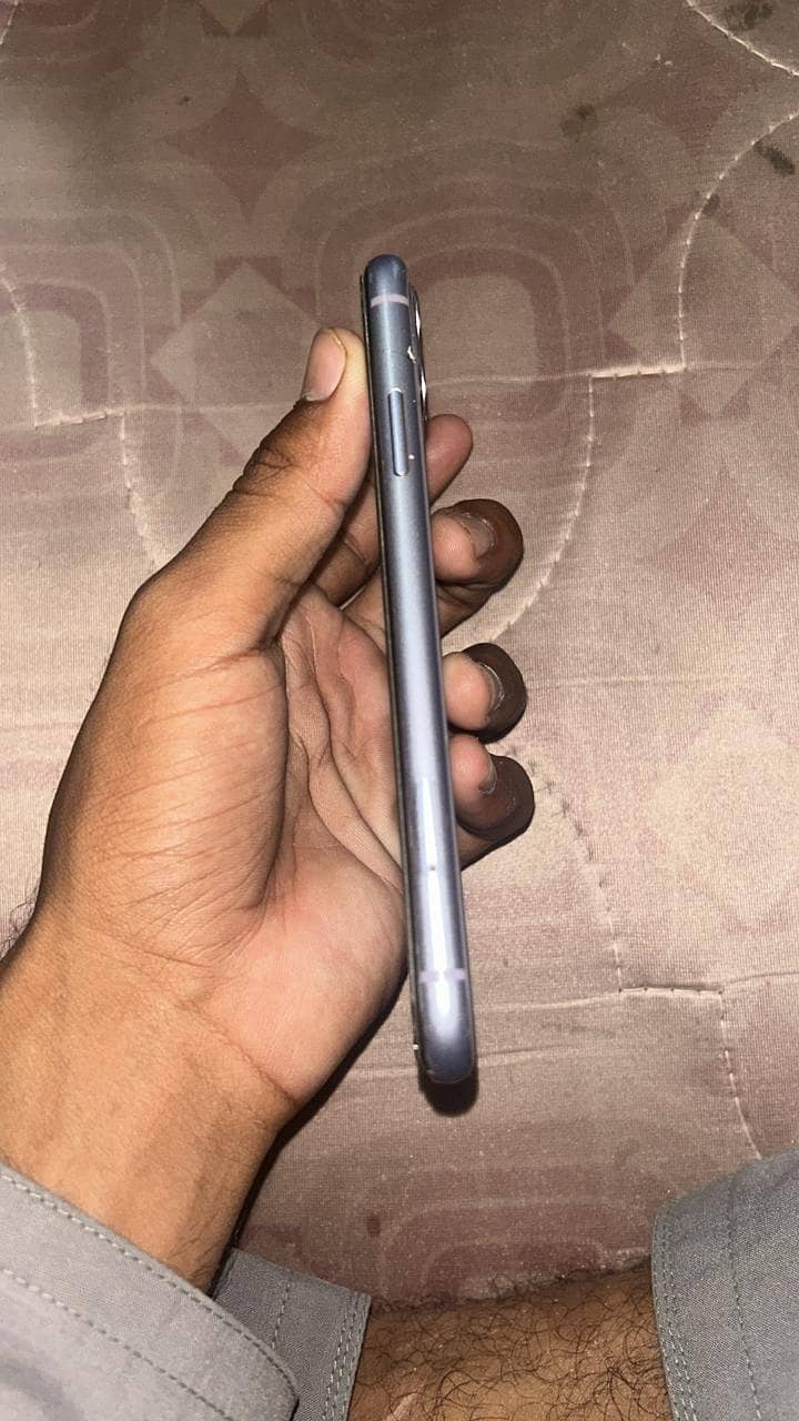 Apple iPhone 11 3