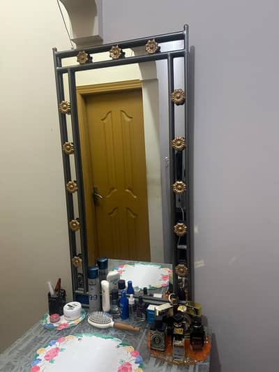 Dressing table with mirror