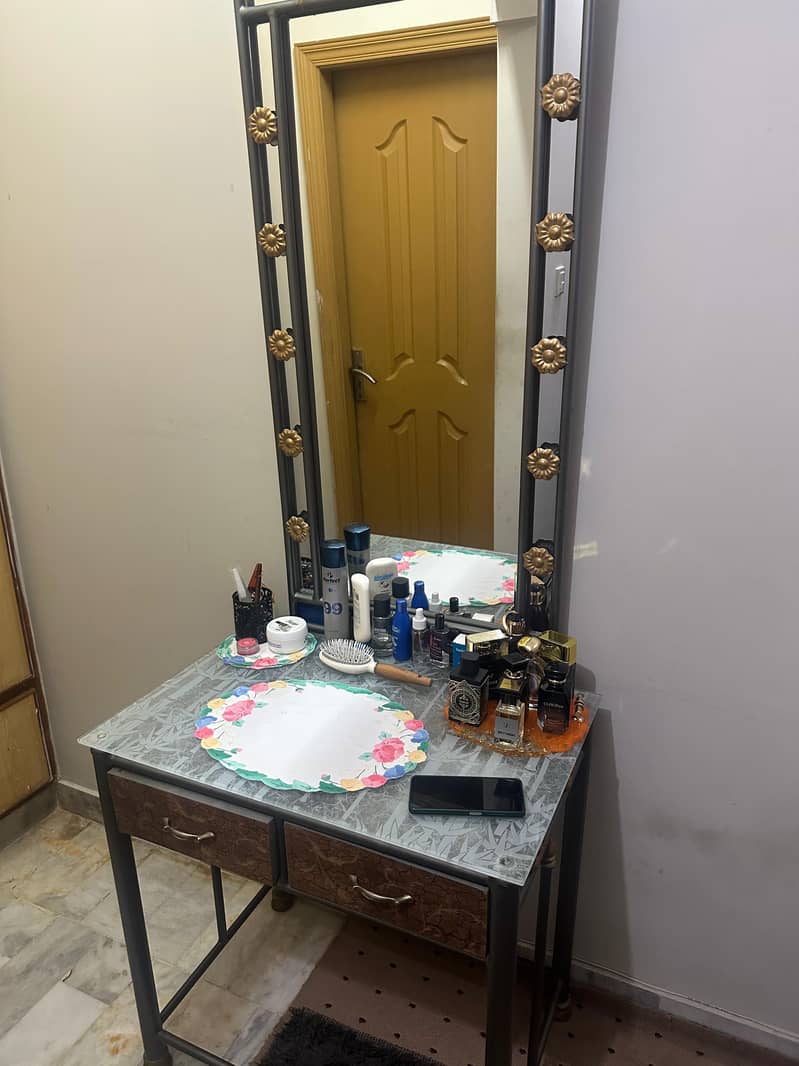 Dressing table with mirror 1