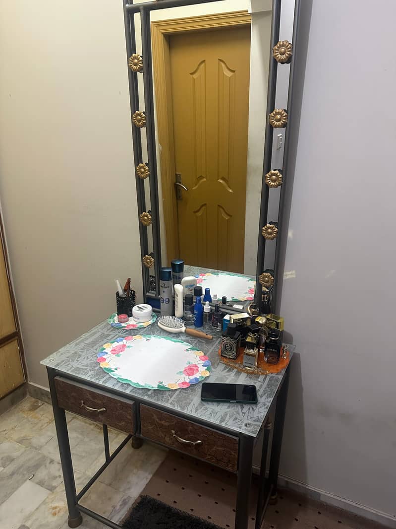 Dressing table with mirror 2