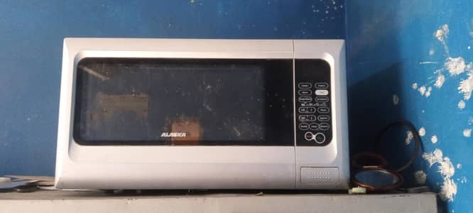 Alaska microwave oven like new